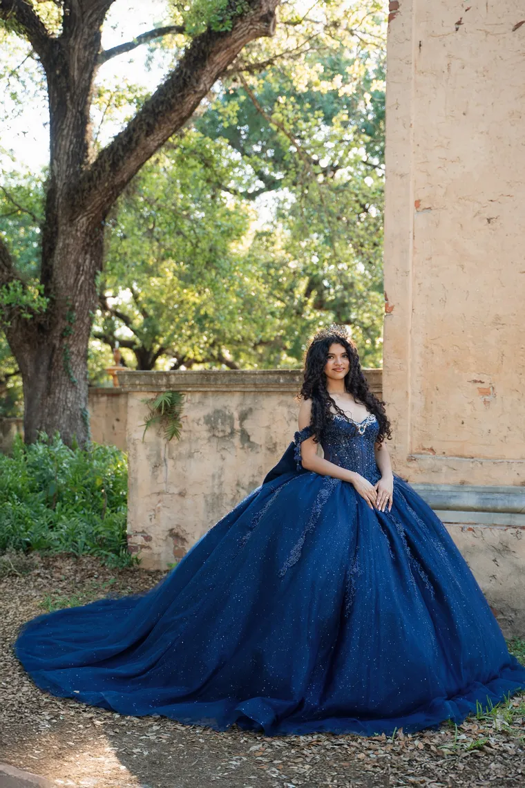 Vestido azul marino con pedrería