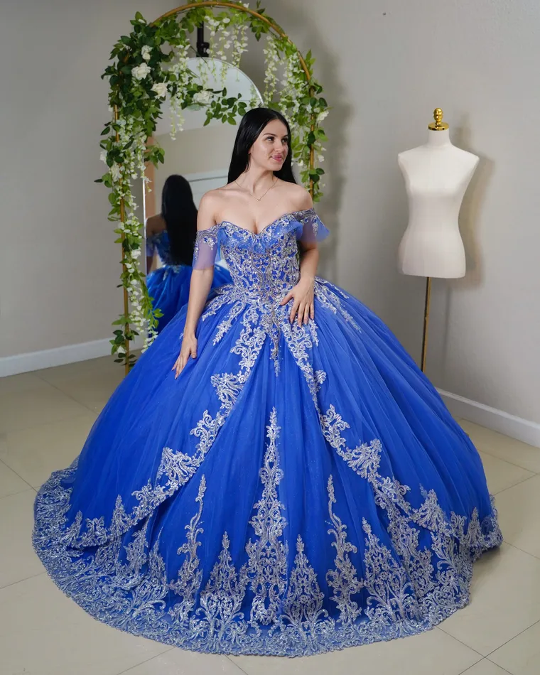 Vestido azul rey con aplicaciones
