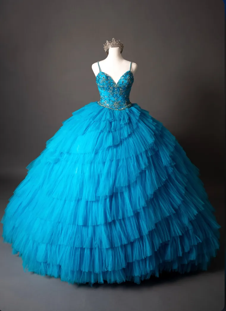 Vestido turquesa de volantes